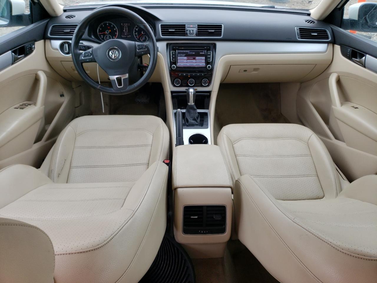 1VWBH7A38DC082452 2013 Volkswagen Passat Se