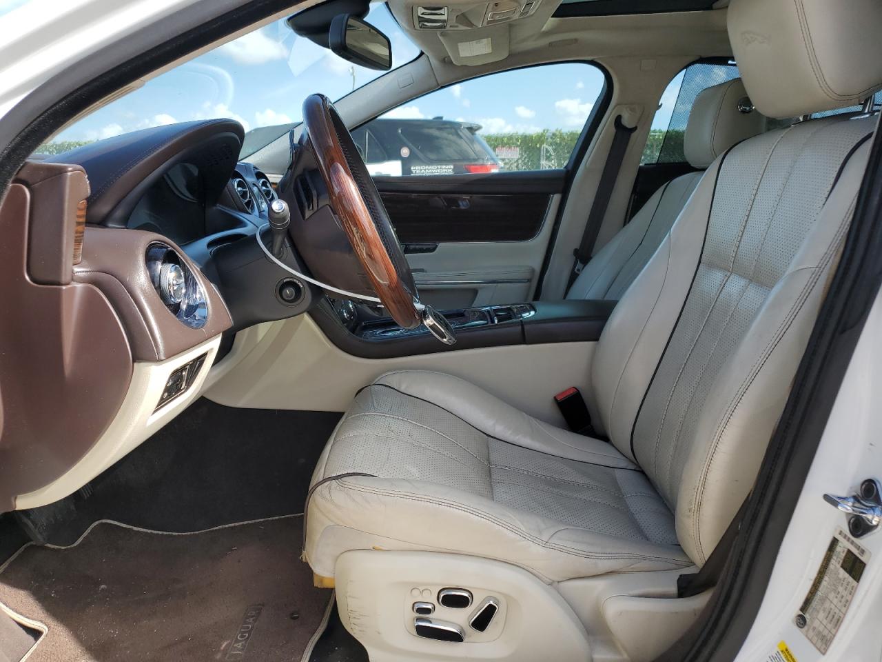 SAJWA2GB8CLV38167 2012 Jaguar Xjl