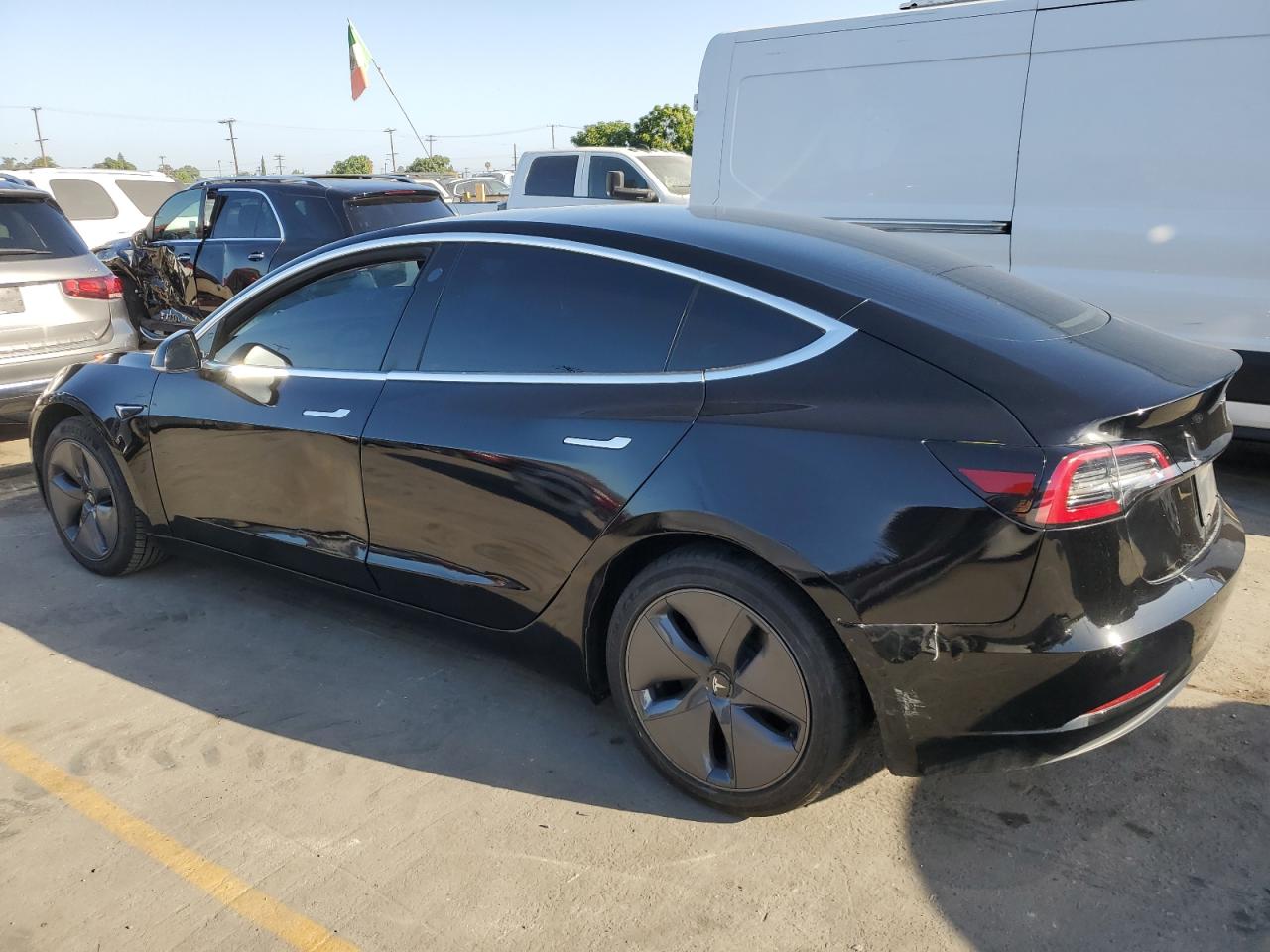 2019 Tesla Model 3 vin: 5YJ3E1EA7KF297035