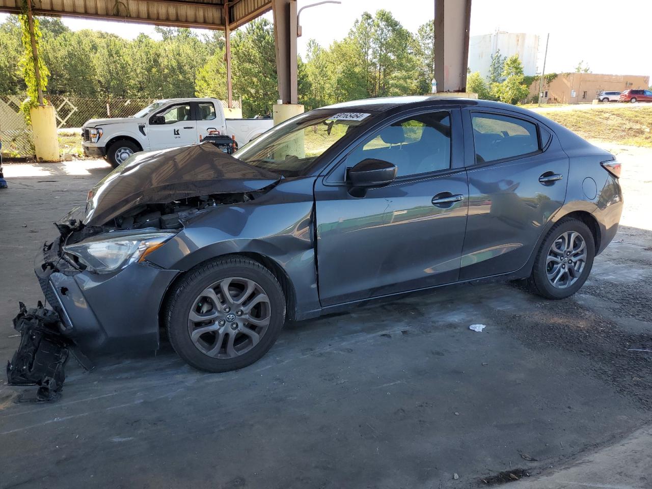 3MYDLBYV8KY525175 2019 Toyota Yaris L