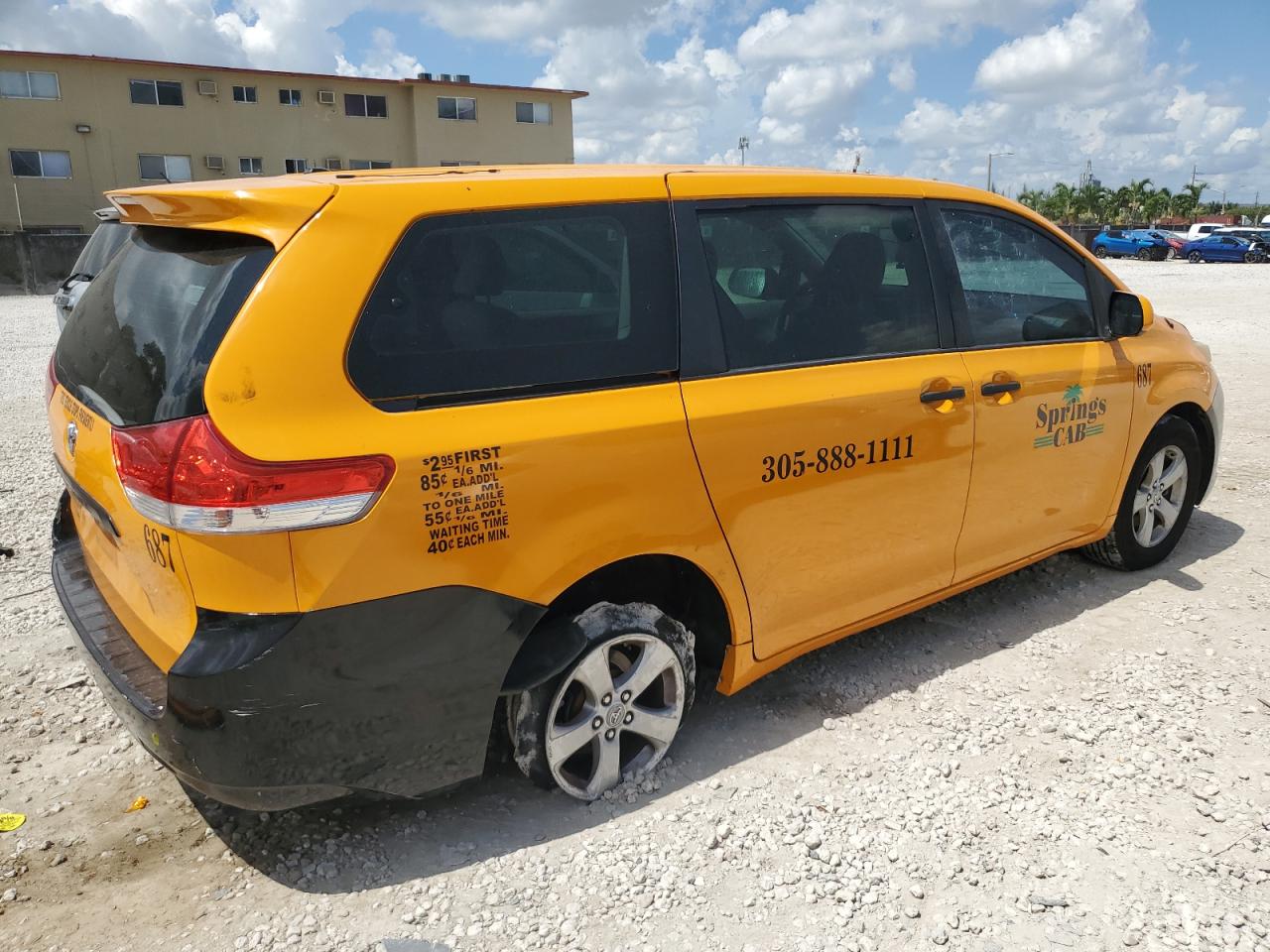 5TDZK3DC0BS037900 2011 Toyota Sienna