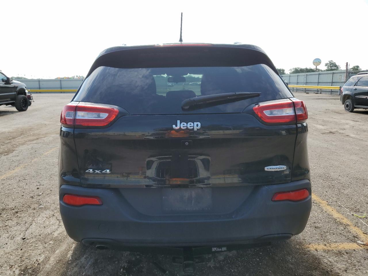1C4PJMCB1HW645085 2017 Jeep Cherokee Latitude