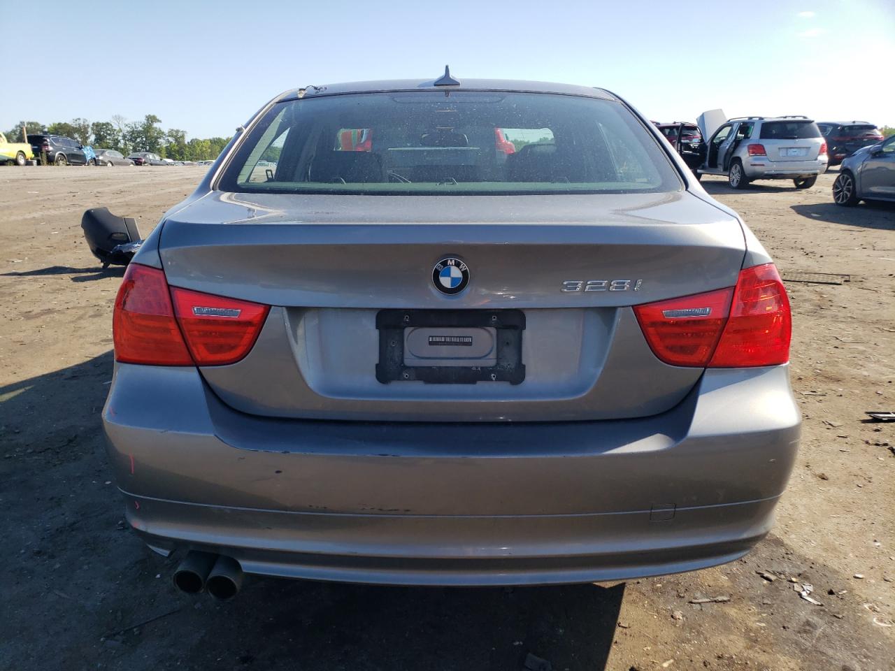 WBAPK7C52BA972153 2011 BMW 328 Xi