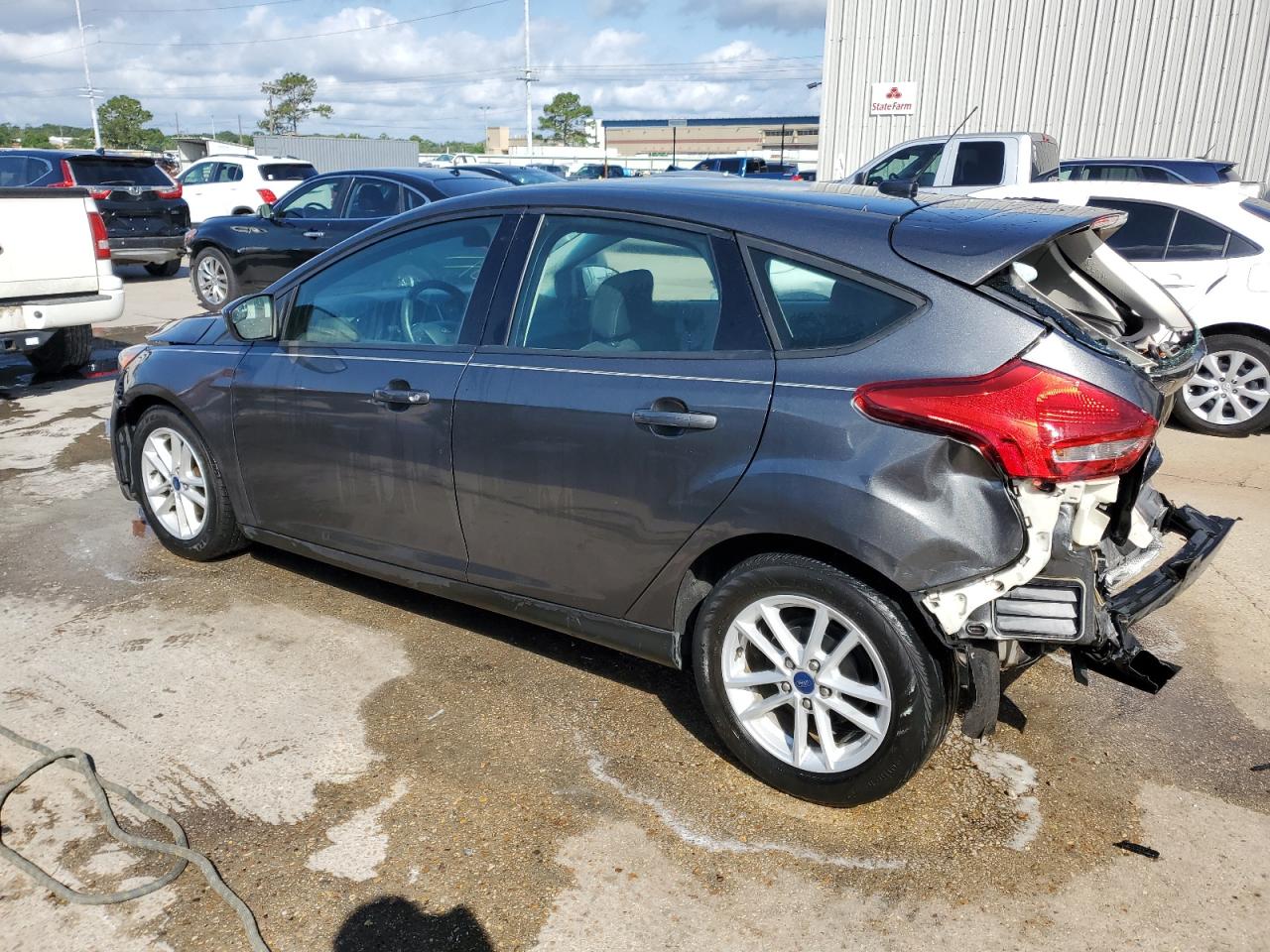 2018 Ford Focus Se vin: 1FADP3K21JL283477