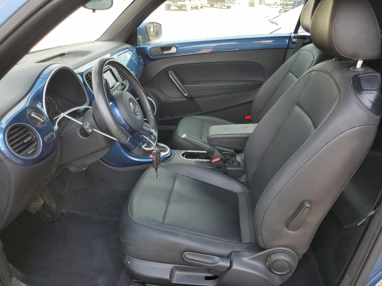 3VW5DAAT1KM505695 2019 Volkswagen Beetle S