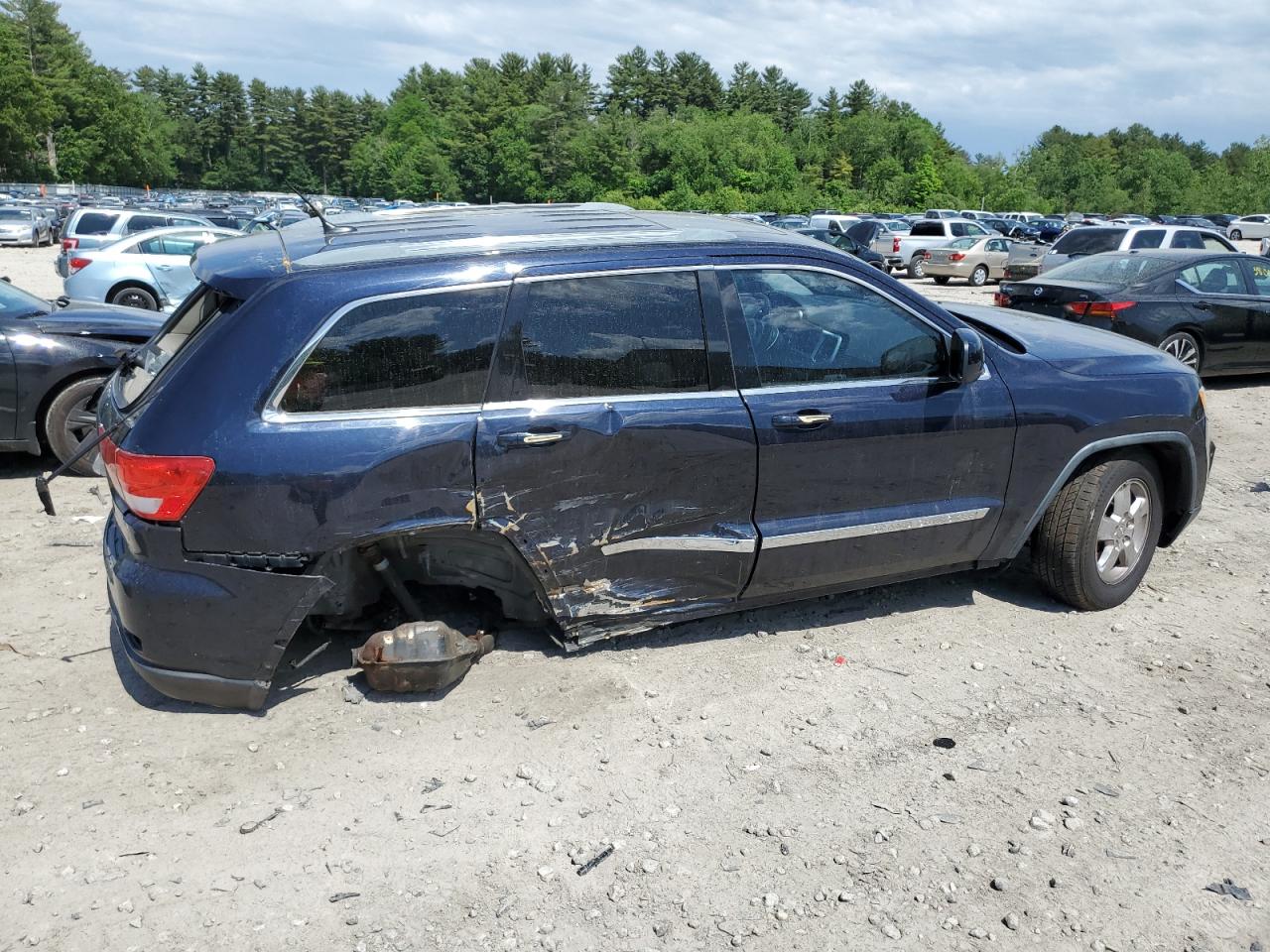 1J4RR4GG6BC640801 2011 Jeep Grand Cherokee Laredo