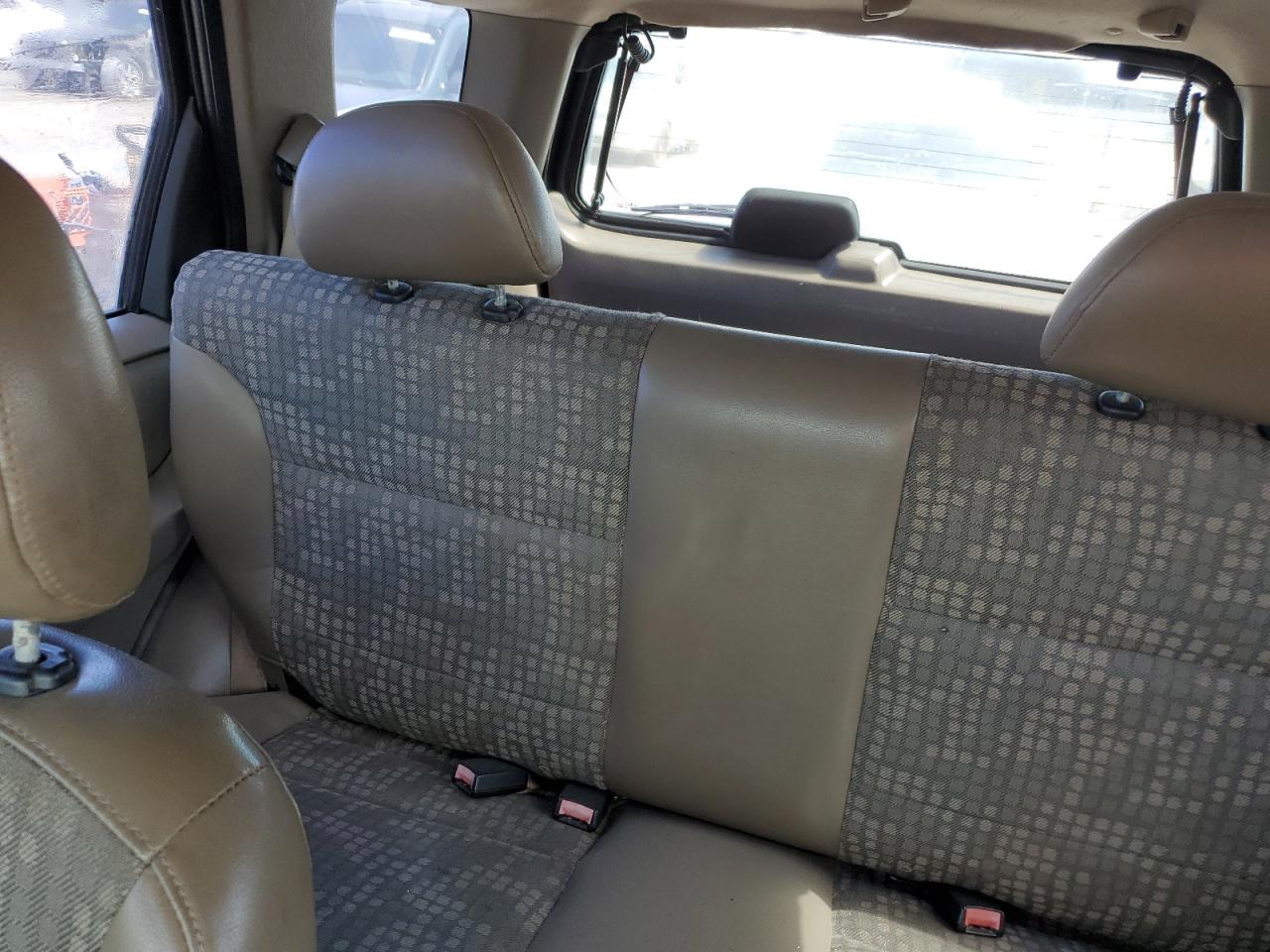 1FMYU01122KA78958 2002 Ford Escape Xls