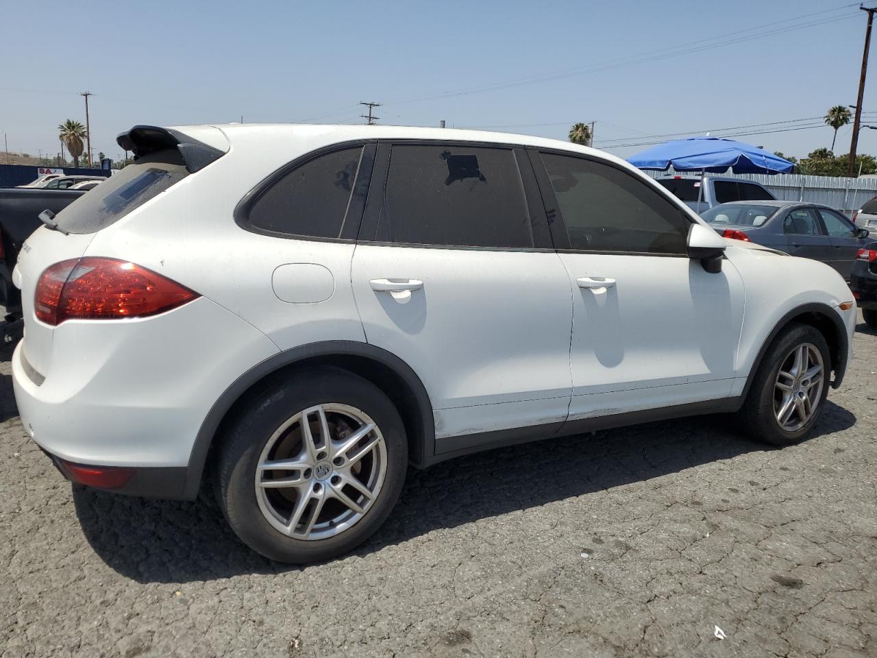 2013 Porsche Cayenne S vin: WP1AB2A28DLA84825