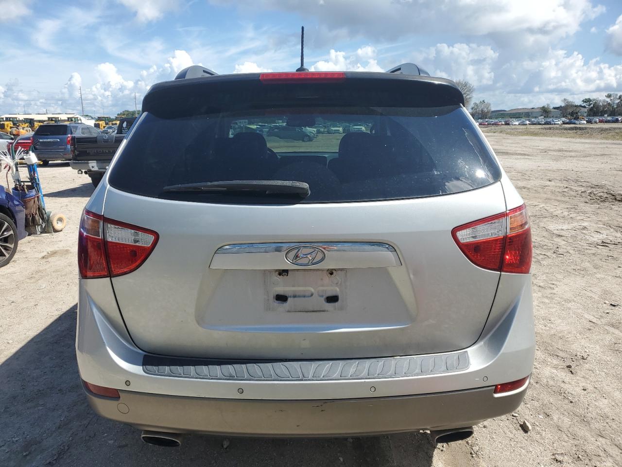 KM8NUDCC1BU142419 2011 Hyundai Veracruz Gls