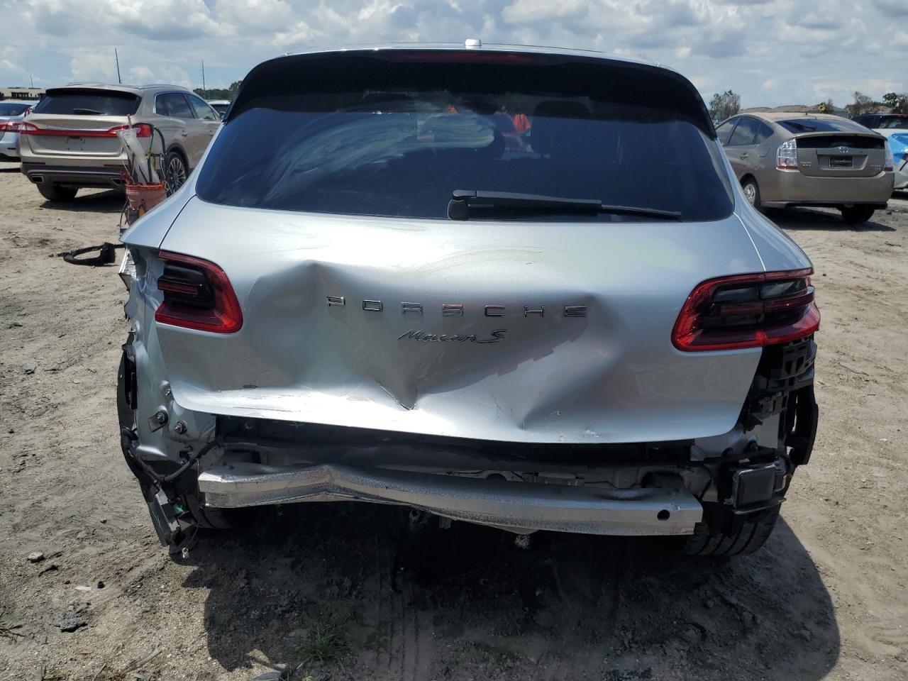 WP1AB2A57HLB16812 2017 Porsche Macan S