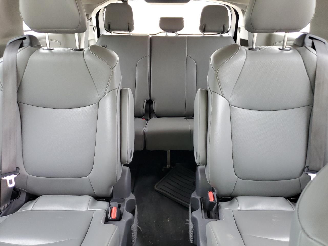 5TDYRKEC0MS011347 2021 Toyota Sienna Xle