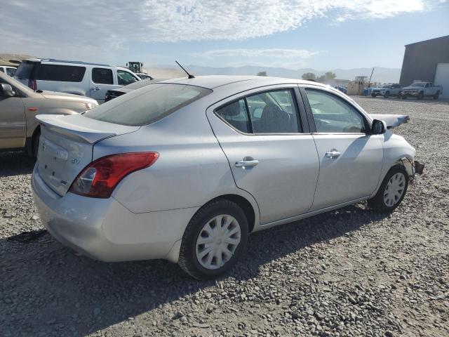  NISSAN VERSA 2013 Srebrny