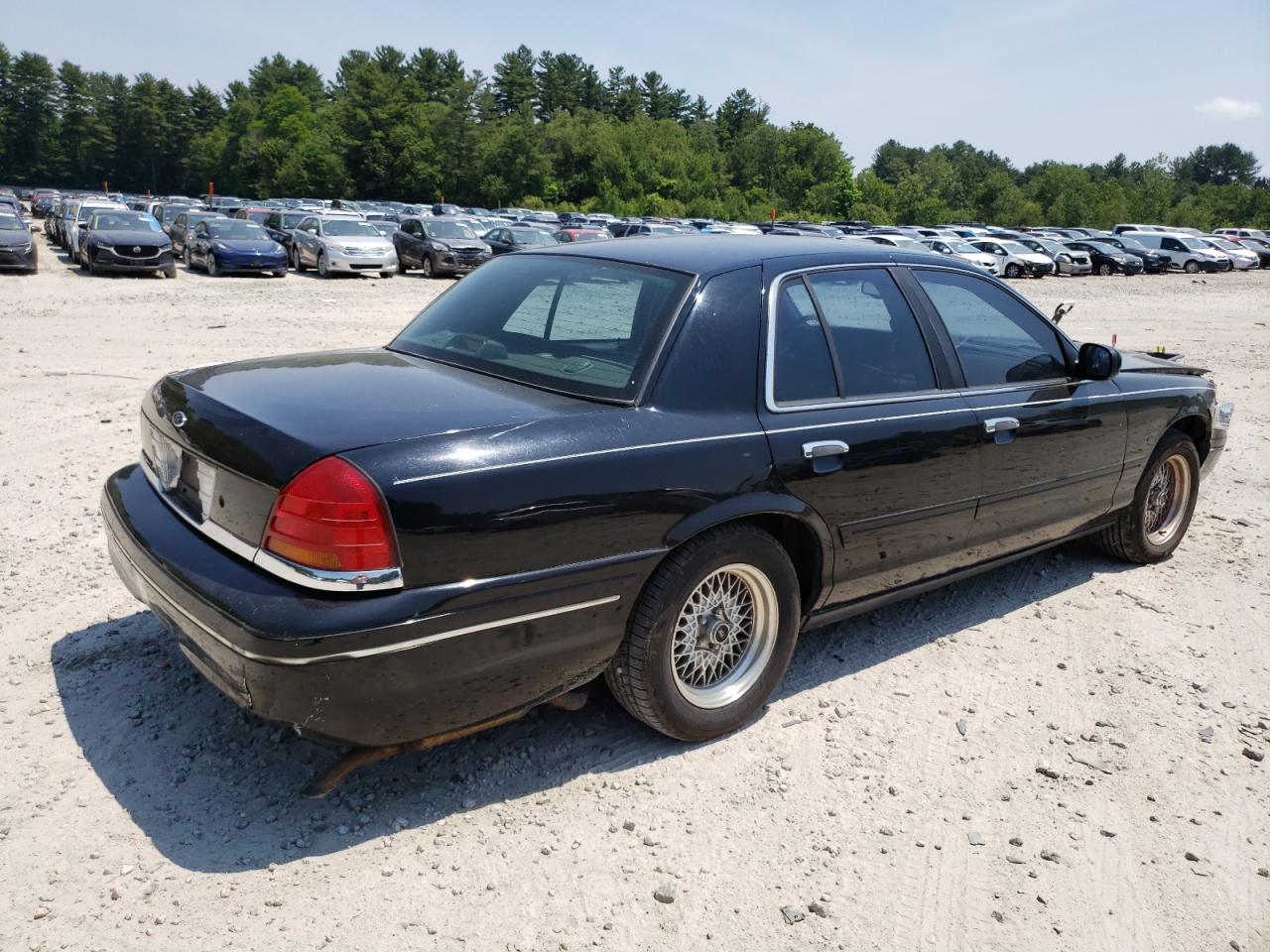 2FAFP74W51X182168 2001 Ford Crown Victoria Lx