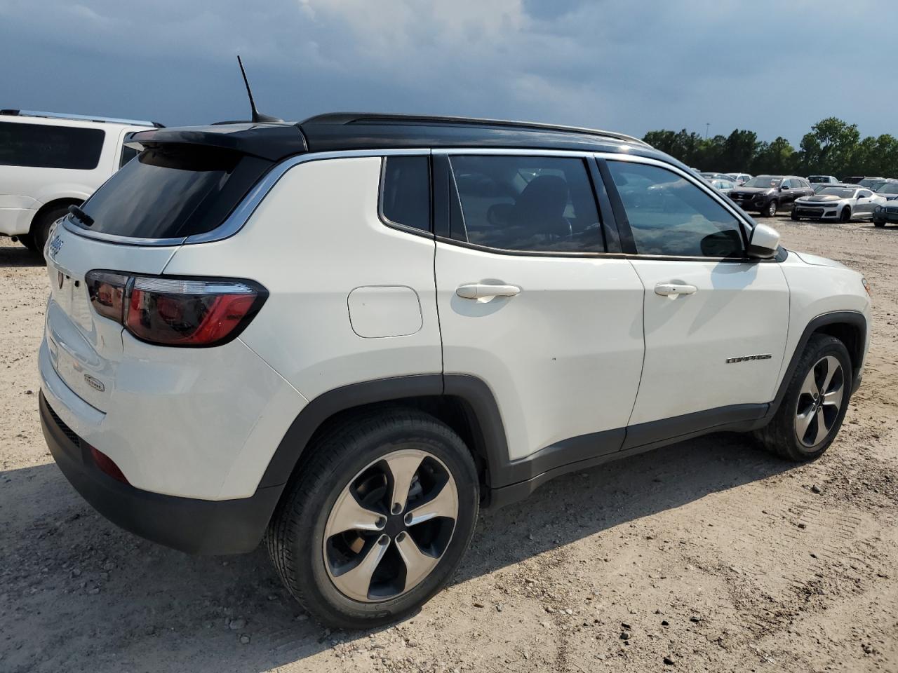 2018 Jeep Compass Latitude vin: 3C4NJCBB2JT137223