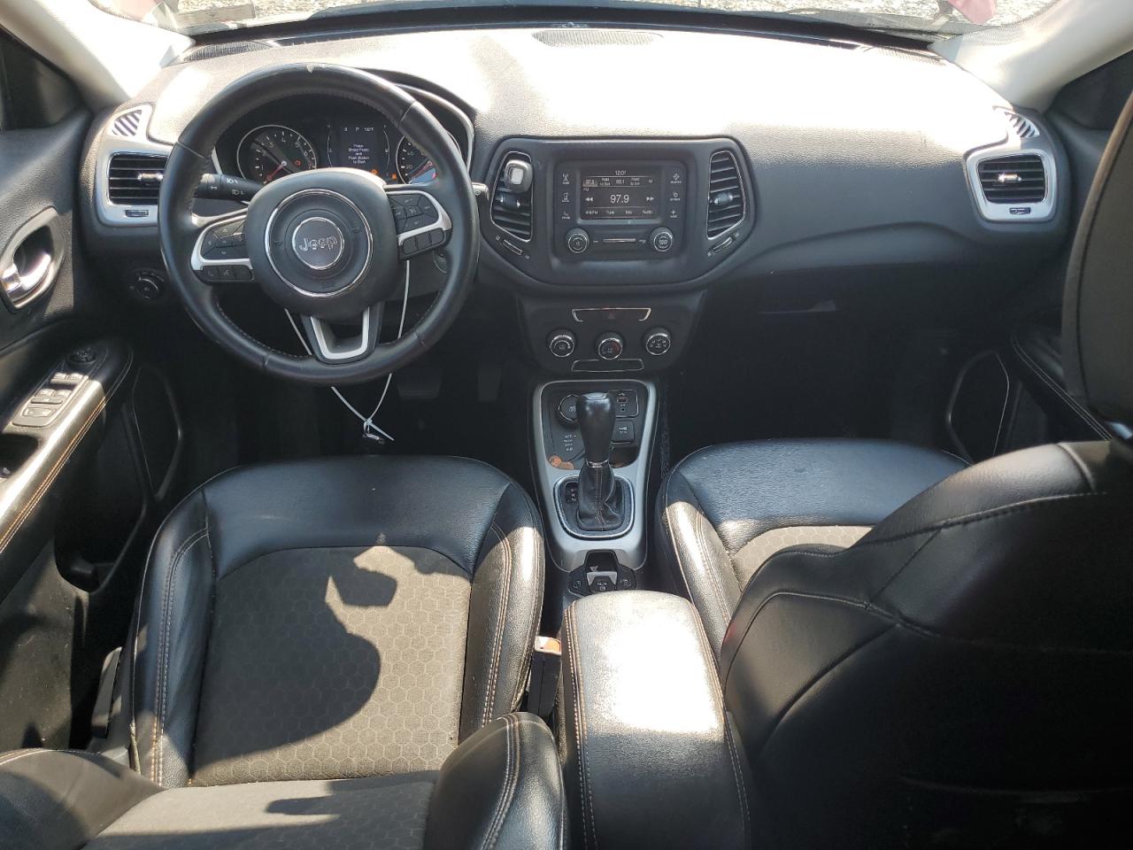 3C4NJDBB7JT400621 2018 Jeep Compass Latitude