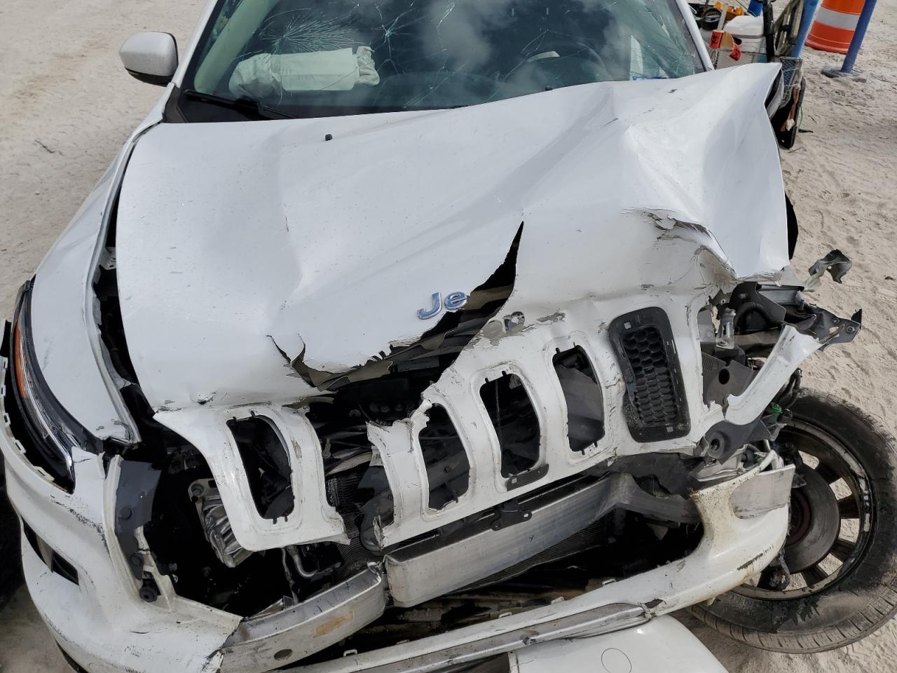 1C4PJMJS5HW614747 2017 Jeep Cherokee Overland