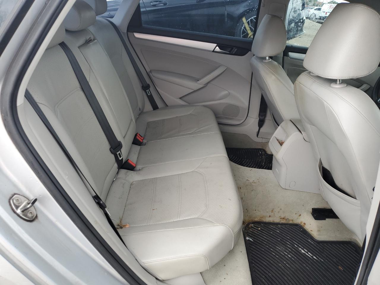 1VWBH7A37CC109770 2012 Volkswagen Passat Se