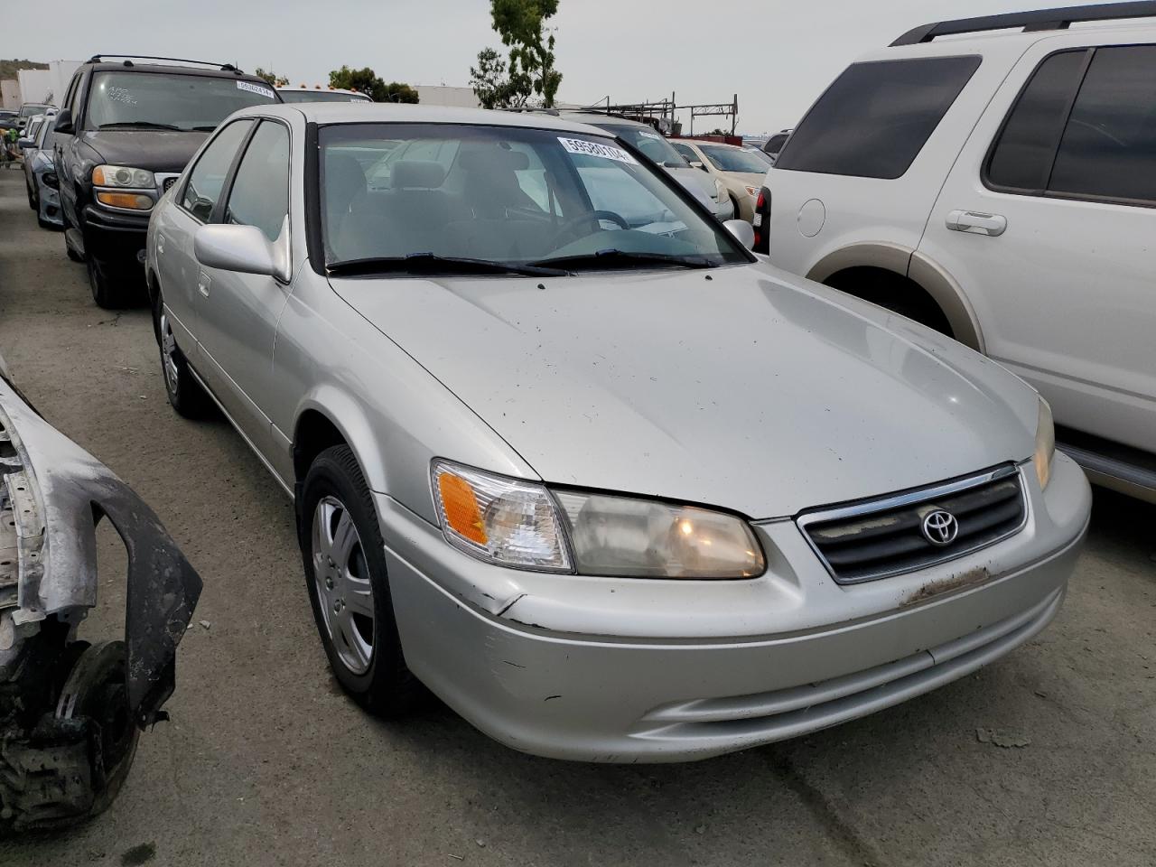 4T1BF22K0YU105977 2000 Toyota Camry Le