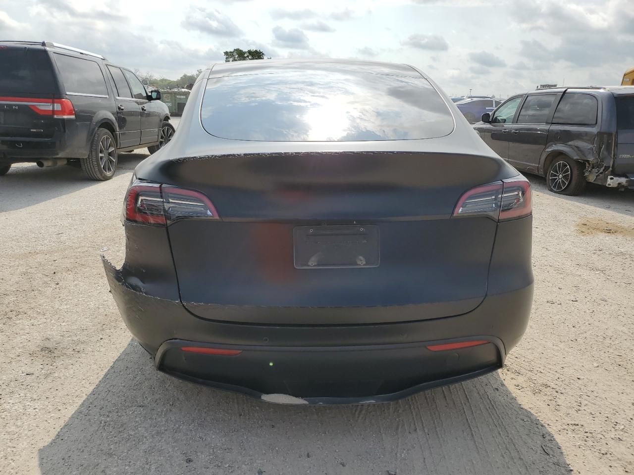 7SAYGDEEXNF318973 2022 Tesla Model Y