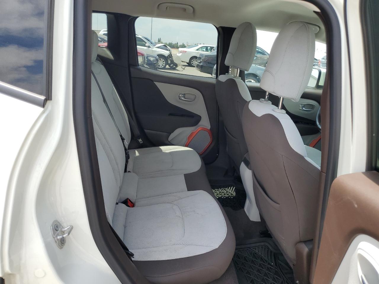 ZACCJBBT0FPB72382 2015 Jeep Renegade Latitude