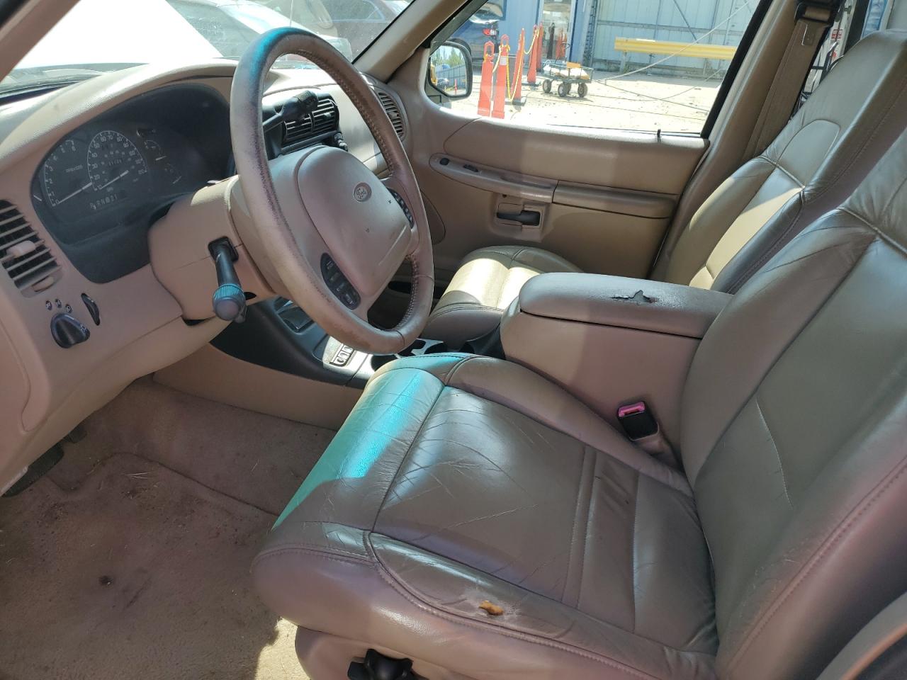 1FMZU74E1YZA20643 2000 Ford Explorer Eddie Bauer