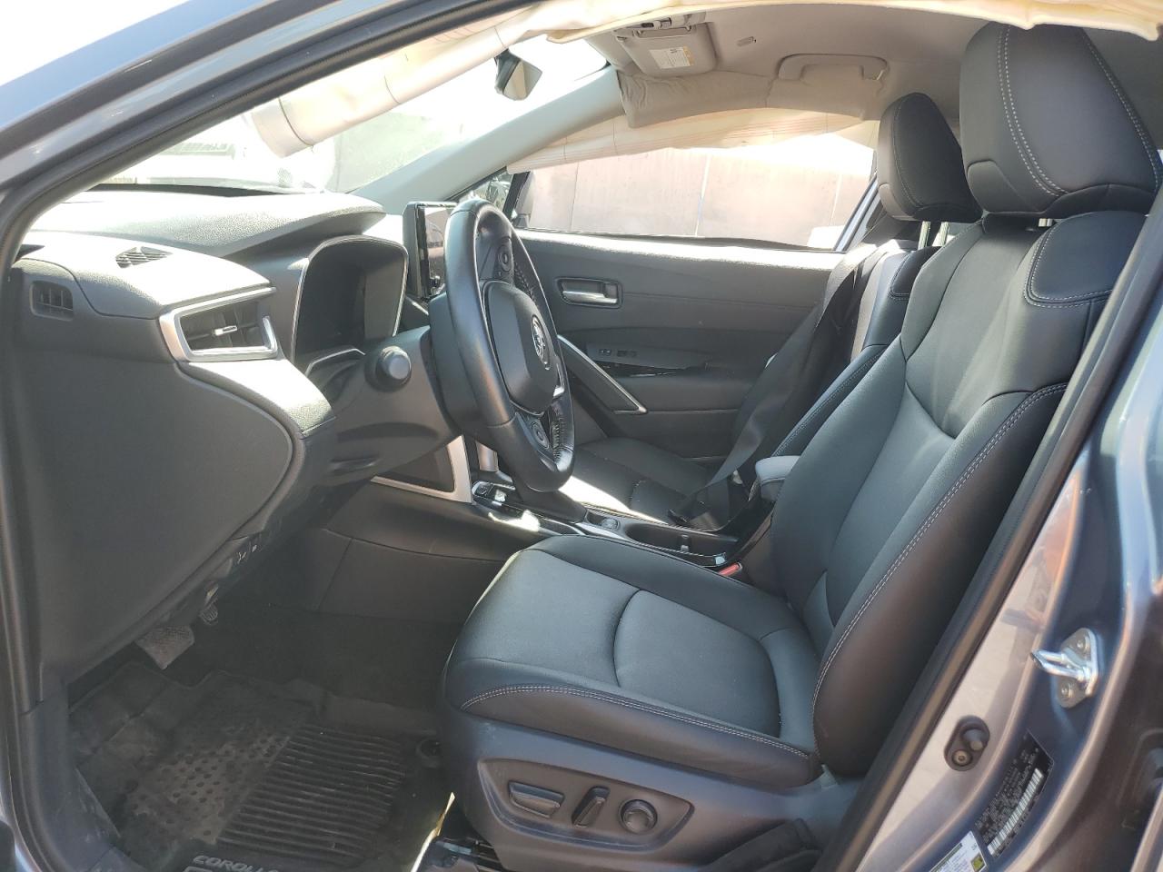 7MUEAABG2PV070275 2023 Toyota Corolla Cross Xle