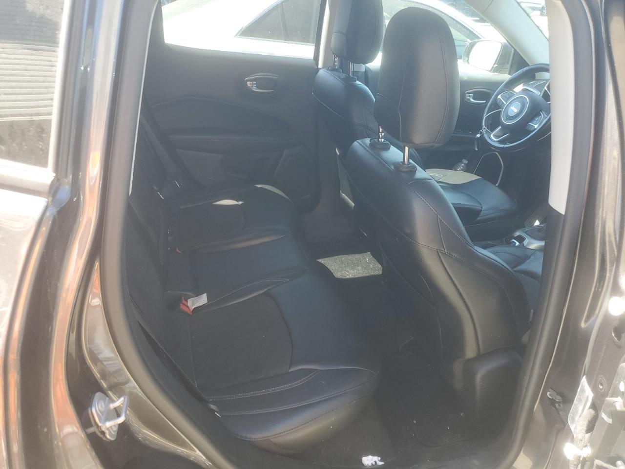 3C4NJDBB8JT413801 2018 Jeep Compass Latitude