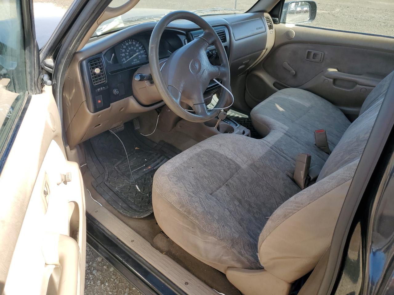 5TENL42NX2Z124714 2002 Toyota Tacoma