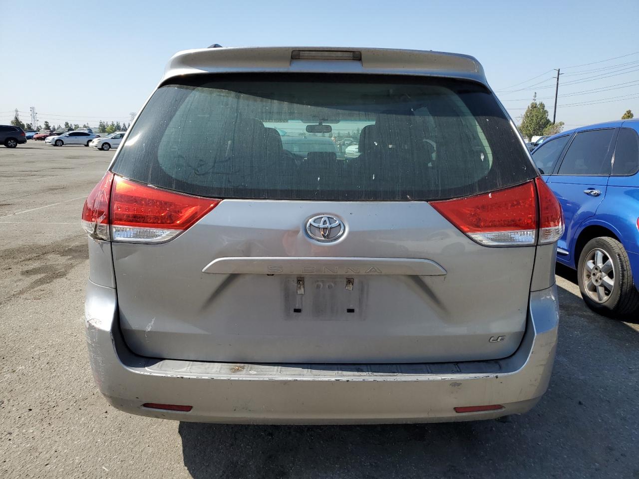 5TDKK3DC8BS102736 2011 Toyota Sienna Le