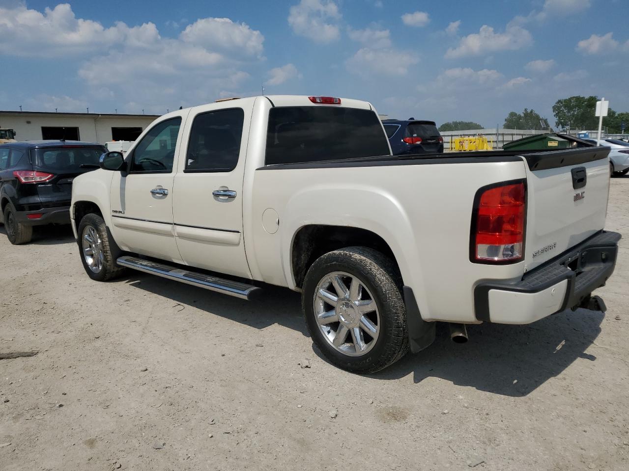 2013 GMC Sierra K1500 Denali vin: 3GTP2XE23DG266366