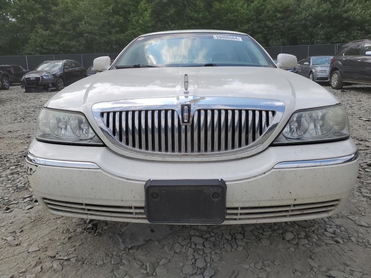 1LNHM83W64Y668216 2004 Lincoln Town Car Ultimate