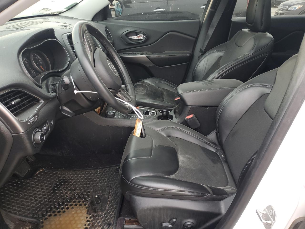 1C4PJMLB2KD106512 2019 Jeep Cherokee Latitude Plus