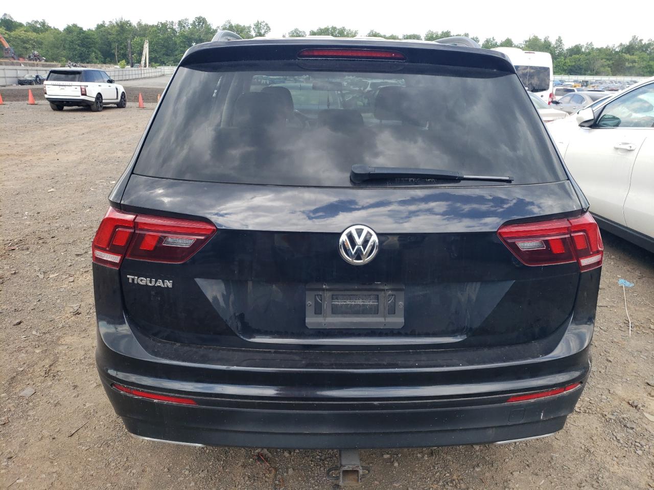 3VV0B7AX8KM050127 2019 Volkswagen Tiguan S