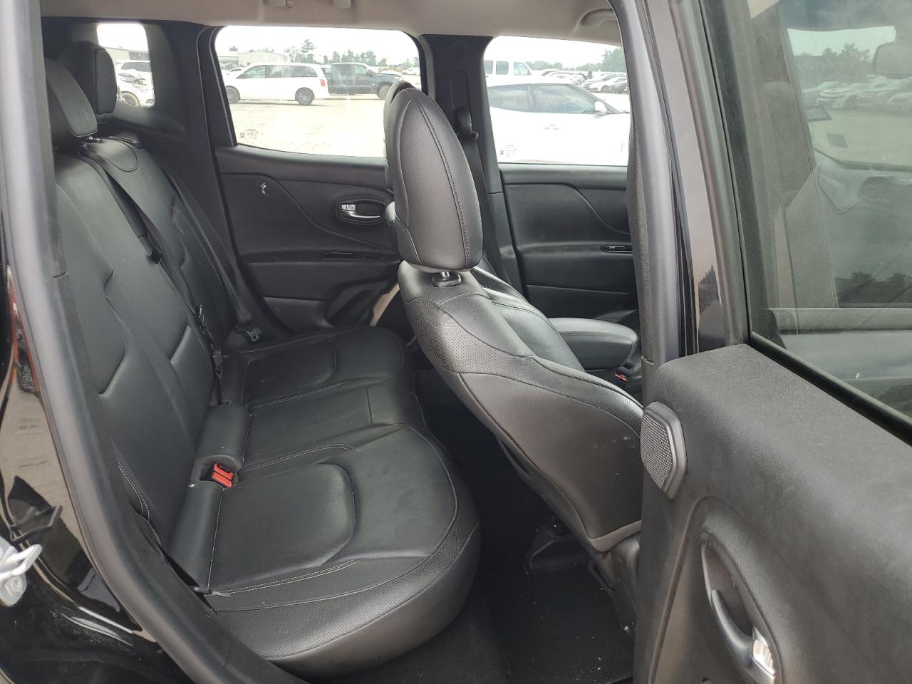 ZACCJADT8FPB31121 2015 Jeep Renegade Limited