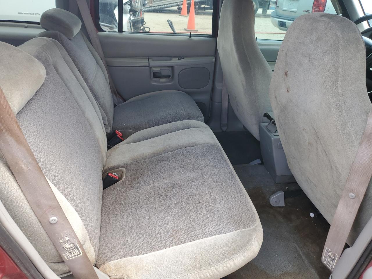 1FMZU62X7YUB73491 2000 Ford Explorer Xls