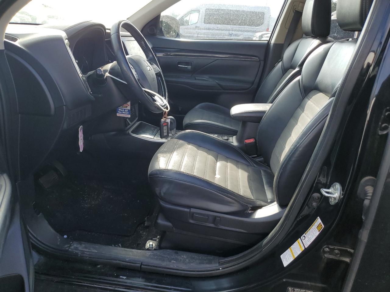 JA4AD3A38KZ043318 2019 Mitsubishi Outlander Se