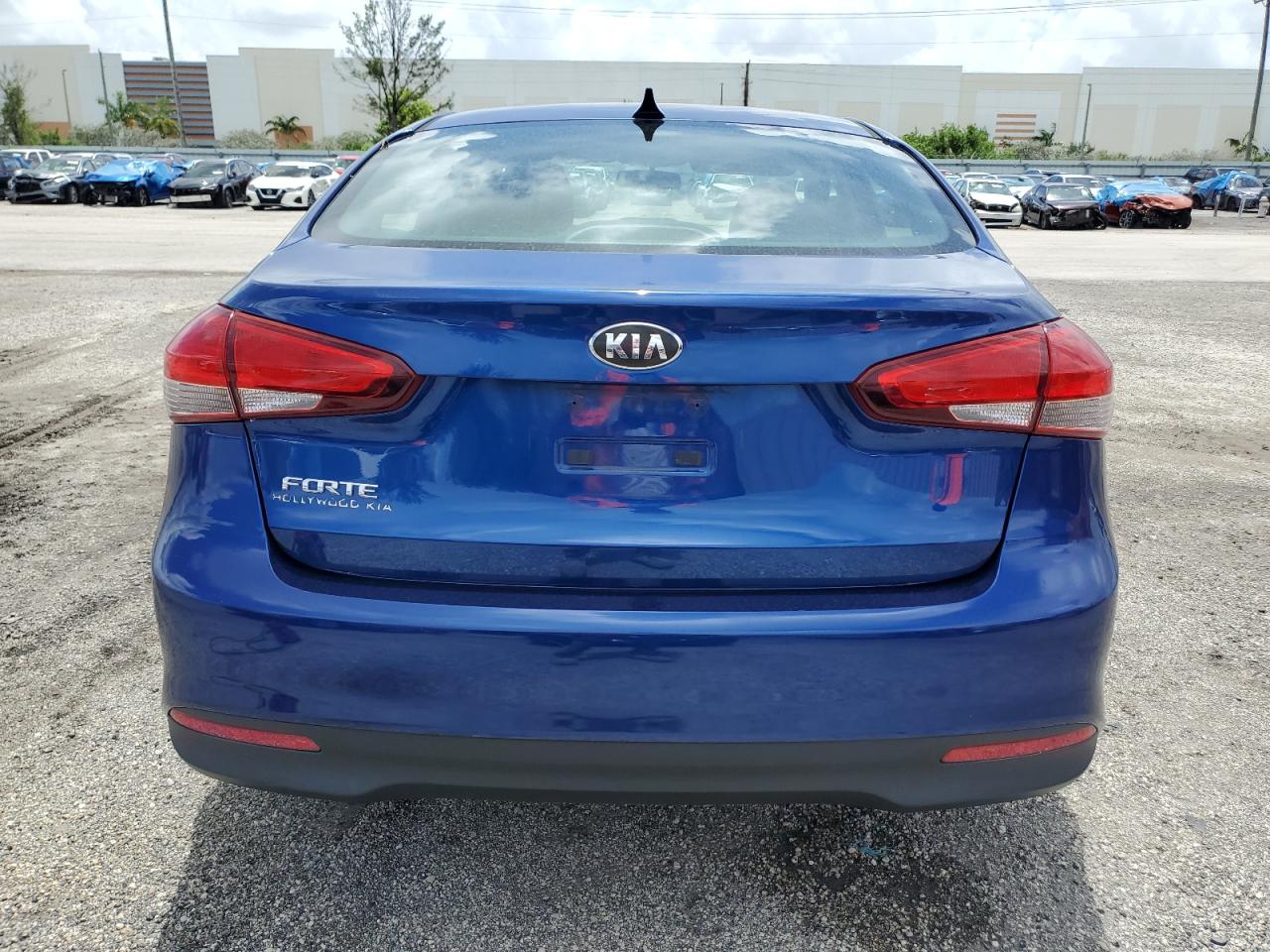 3KPFK4A70JE258129 2018 Kia Forte Lx