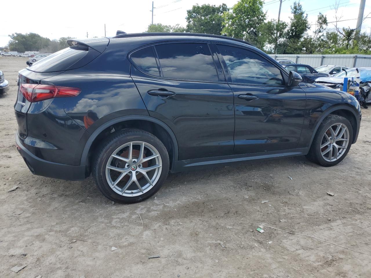 2018 Alfa Romeo Stelvio Ti Sport vin: ZASFAKNN3J7B59344