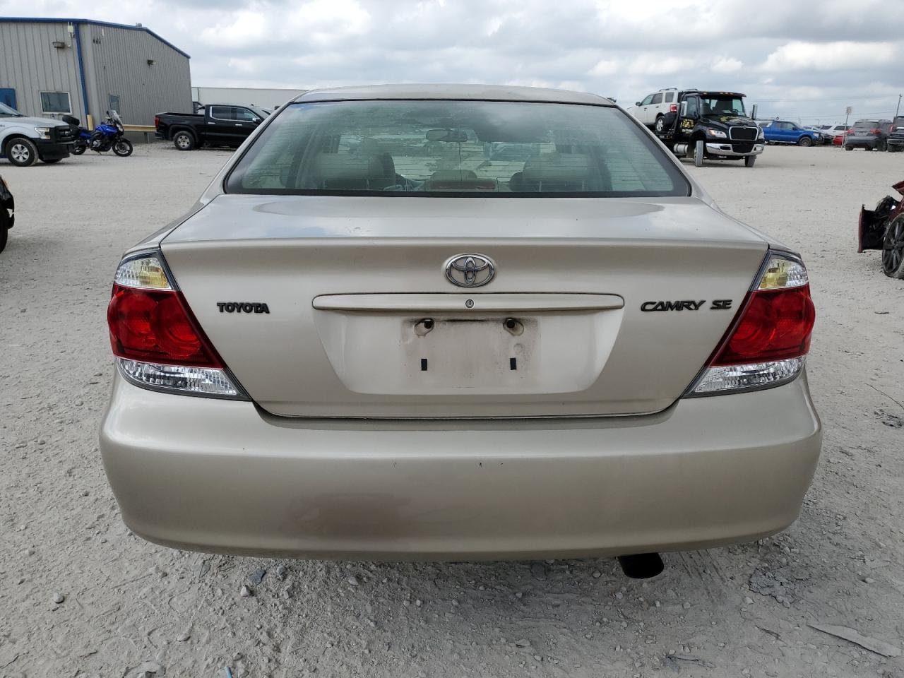 4T1BE32KX5U978415 2005 Toyota Camry Le