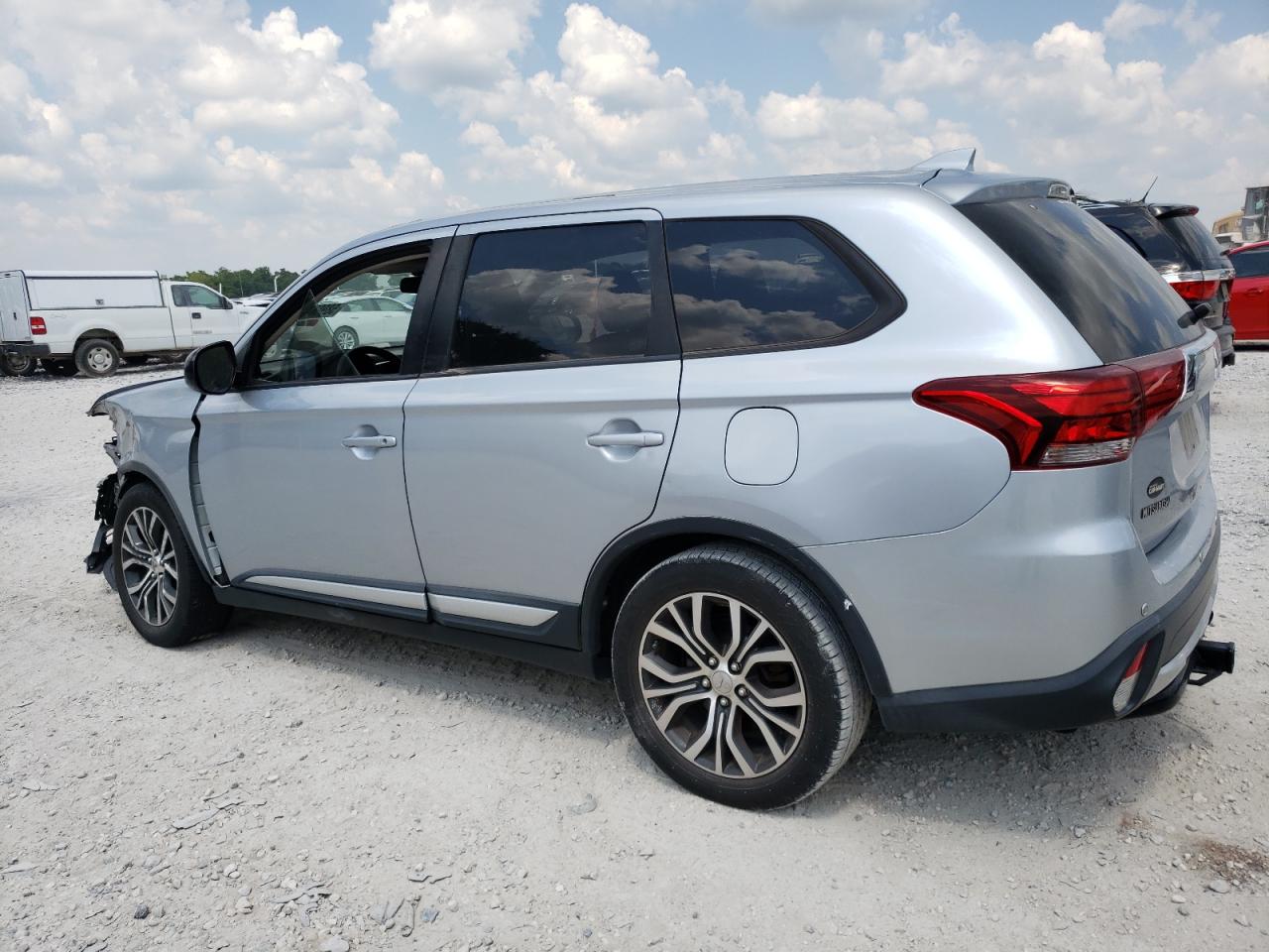 JA4AD2A39HZ034582 2017 Mitsubishi Outlander Es