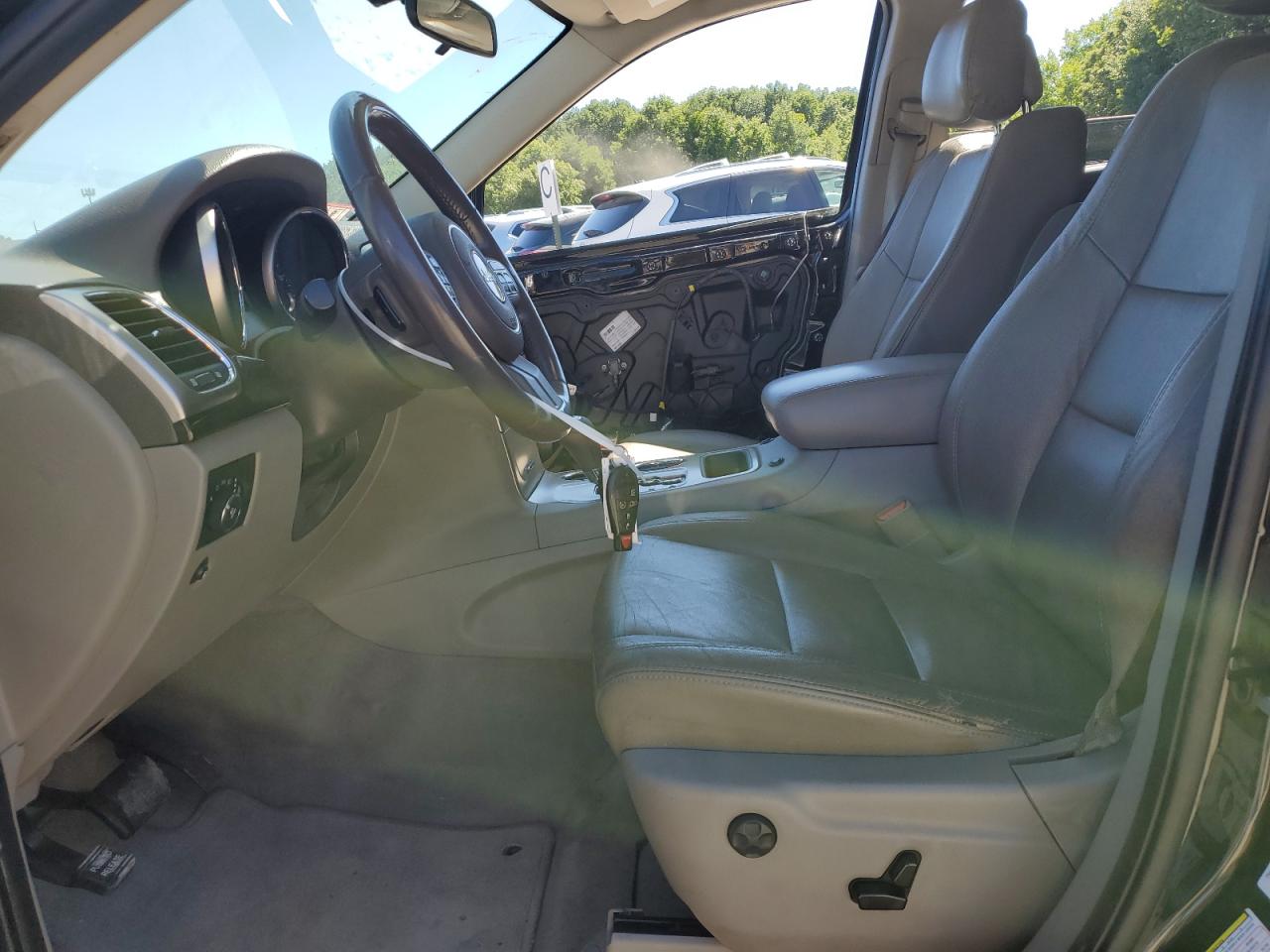 1J4RR4GG2BC552361 2011 Jeep Grand Cherokee Laredo