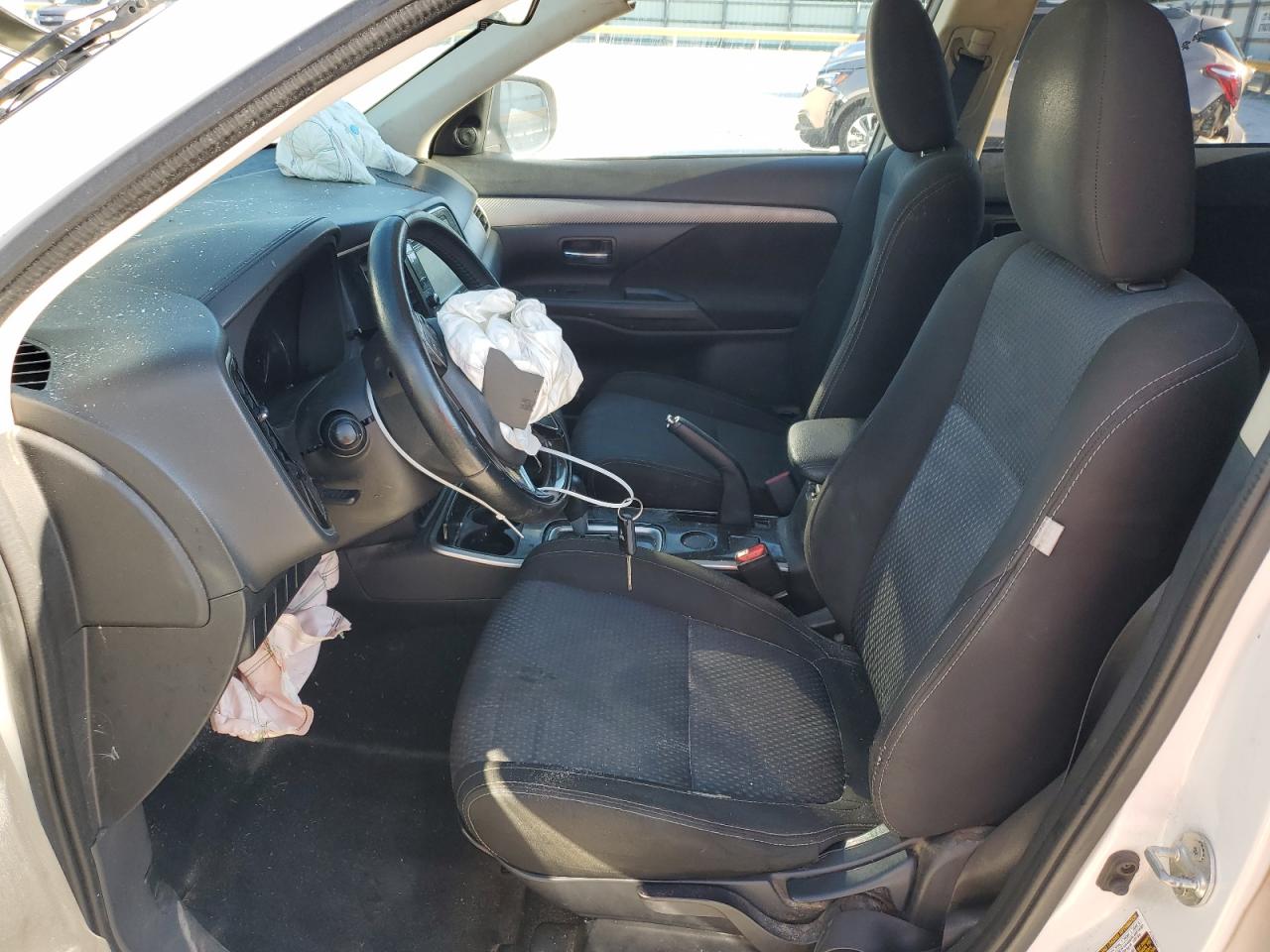 JA4AD2A30HZ014978 2017 Mitsubishi Outlander Es