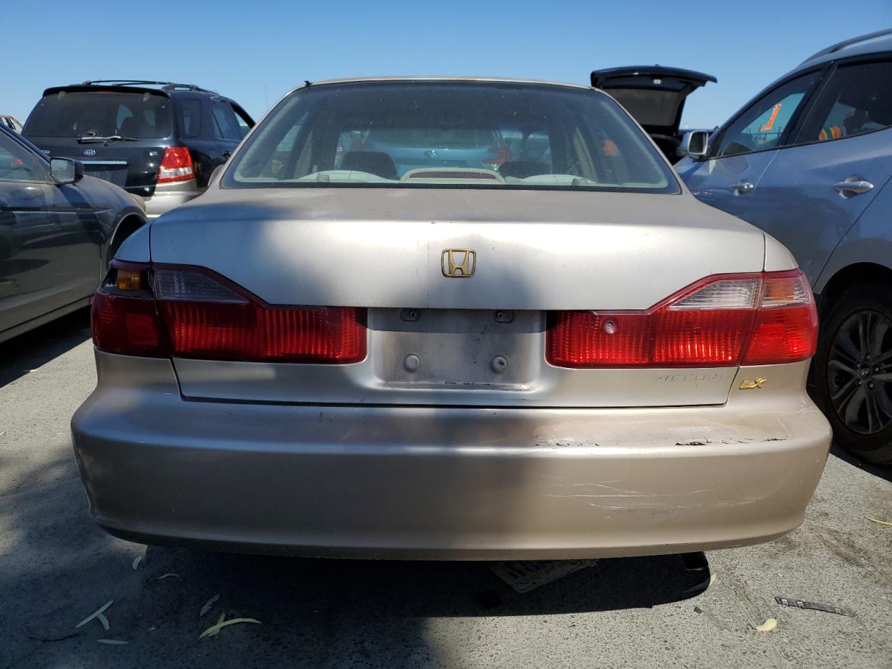 3HGCG6650YG702584 2000 Honda Accord Lx
