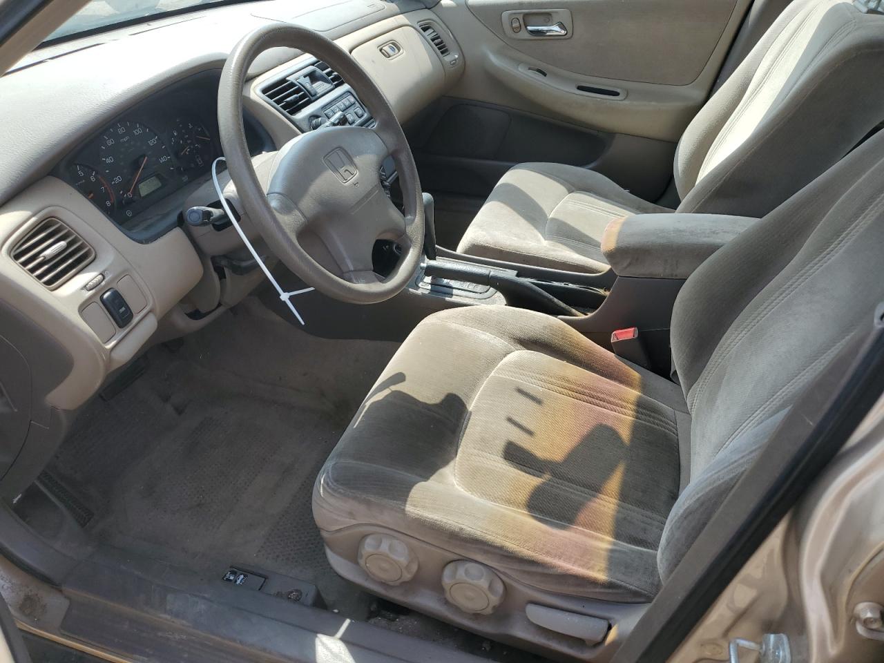 1HGCG5647YA101351 2000 Honda Accord Lx