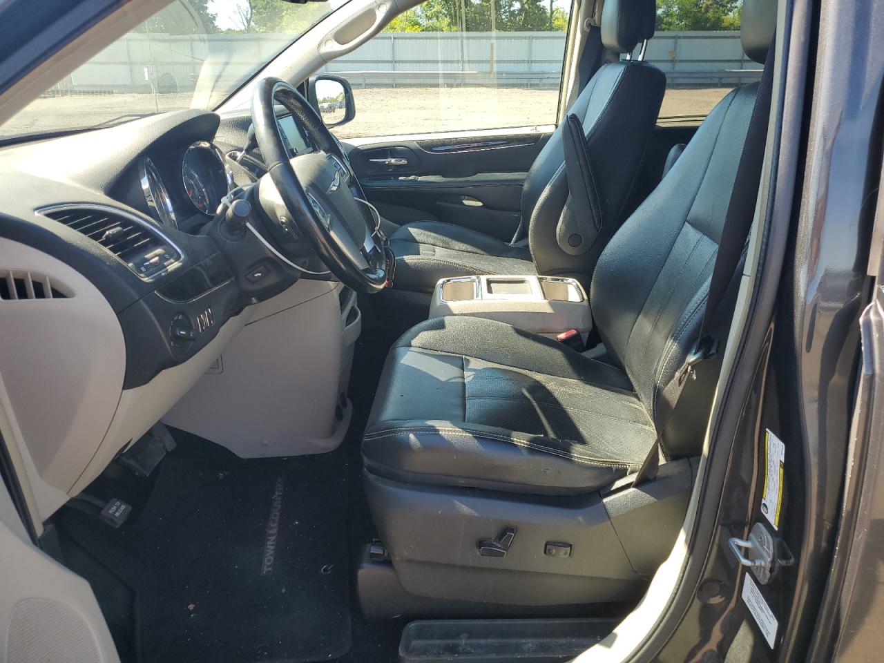 2A4RR8DG6BR759533 2011 Chrysler Town & Country Touring L