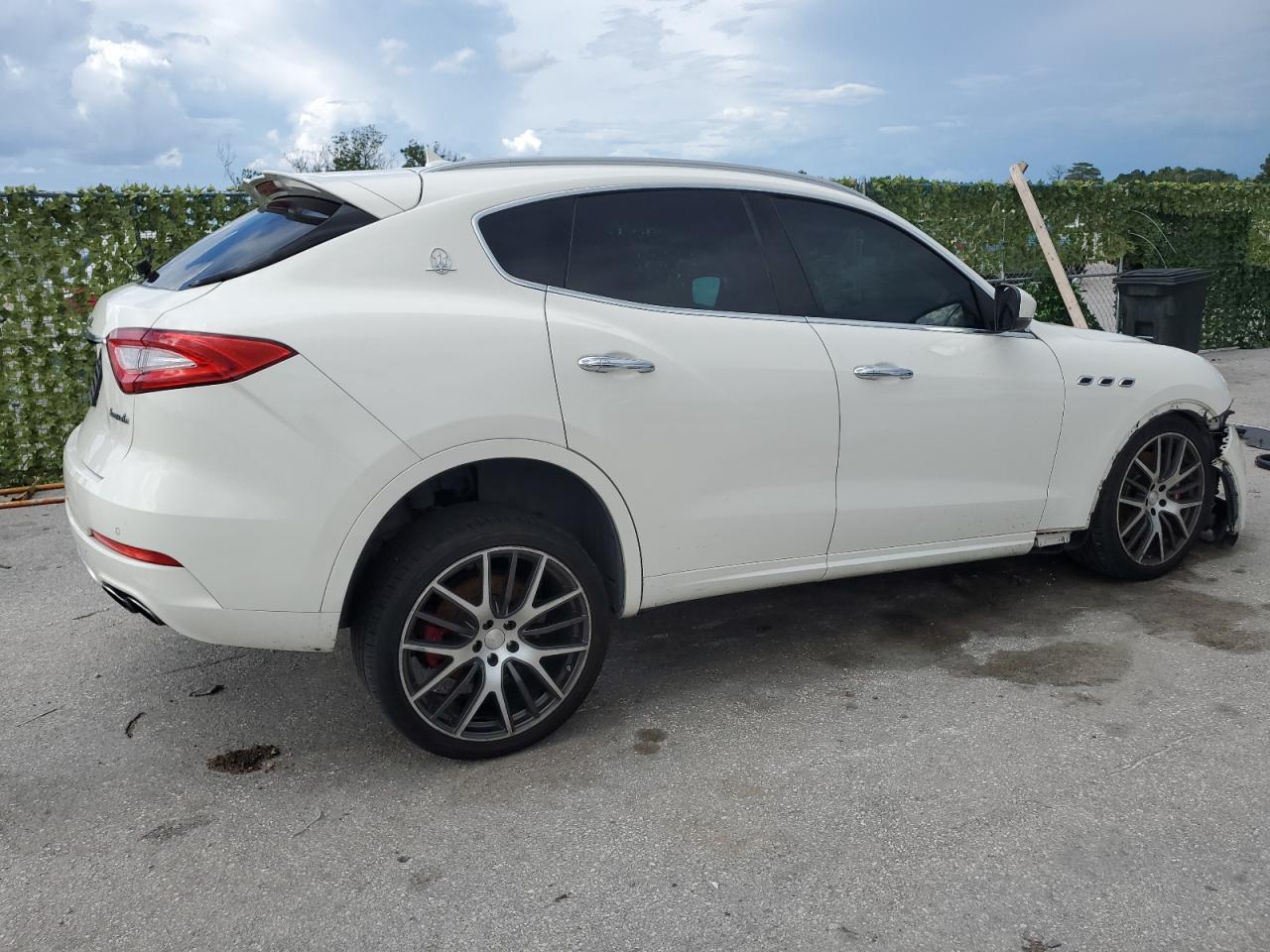 2017 Maserati Levante S Sport vin: ZN661YUS1HX217883