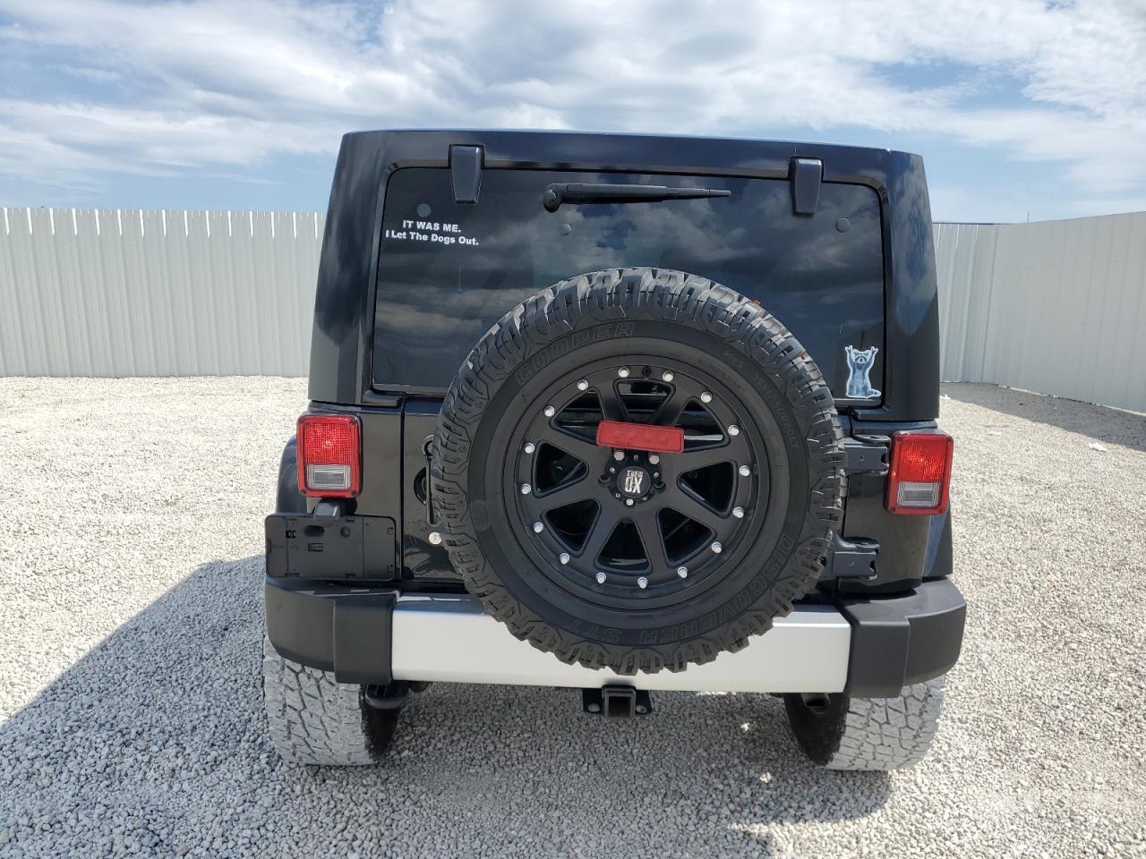 1C4BJWEG0FL566424 2015 Jeep Wrangler Unlimited Sahara