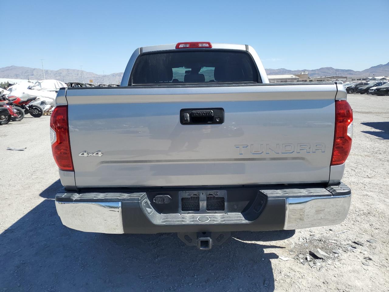 5TFDY5F17JX732626 2018 Toyota Tundra Crewmax Sr5