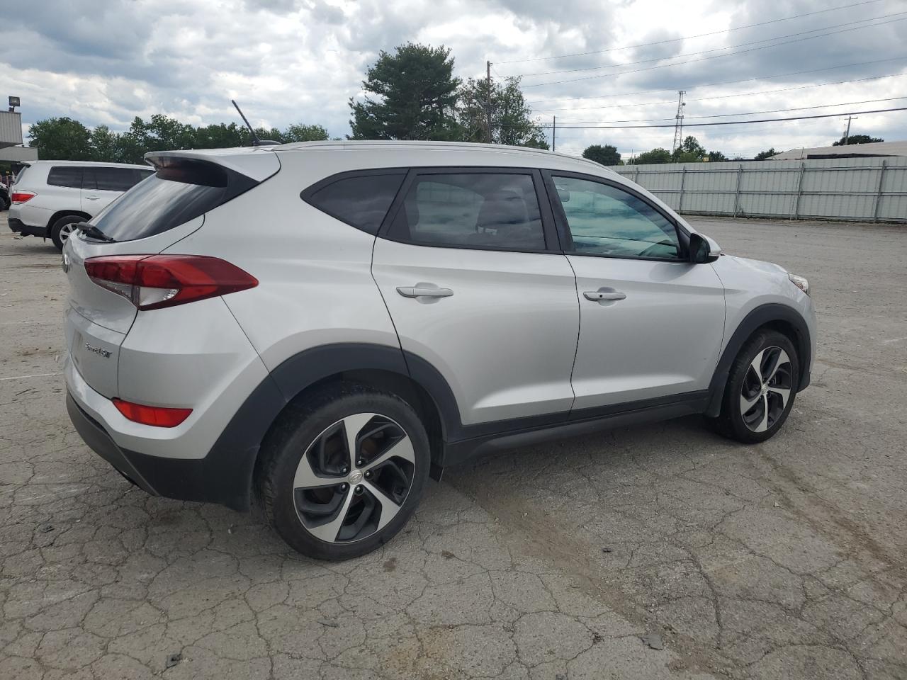 2016 Hyundai Tucson Limited vin: KM8J33A27GU151137