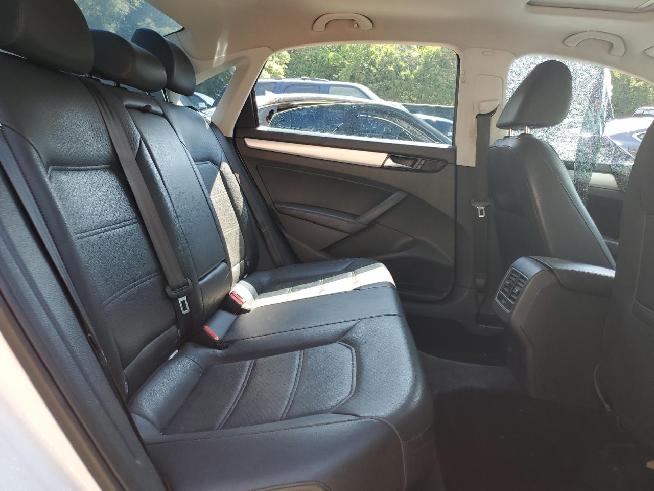 1VWBP7A36DC035469 2013 Volkswagen Passat Se